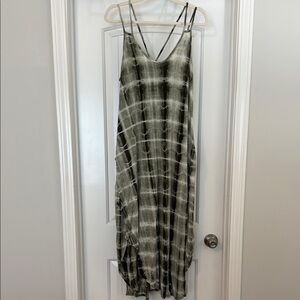Green and White Sleeveless Maxi Sundress